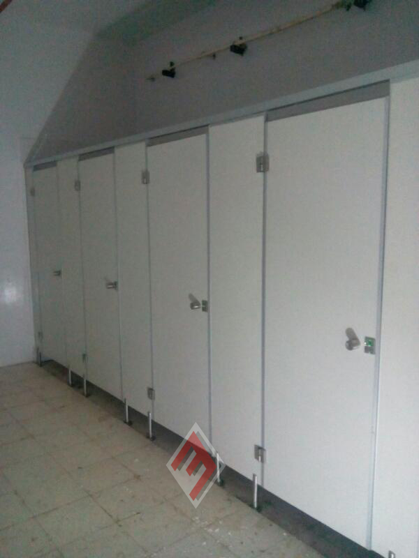 8 Unit Cubicle Toilet PVC Board di El Hotel Banyuwangi